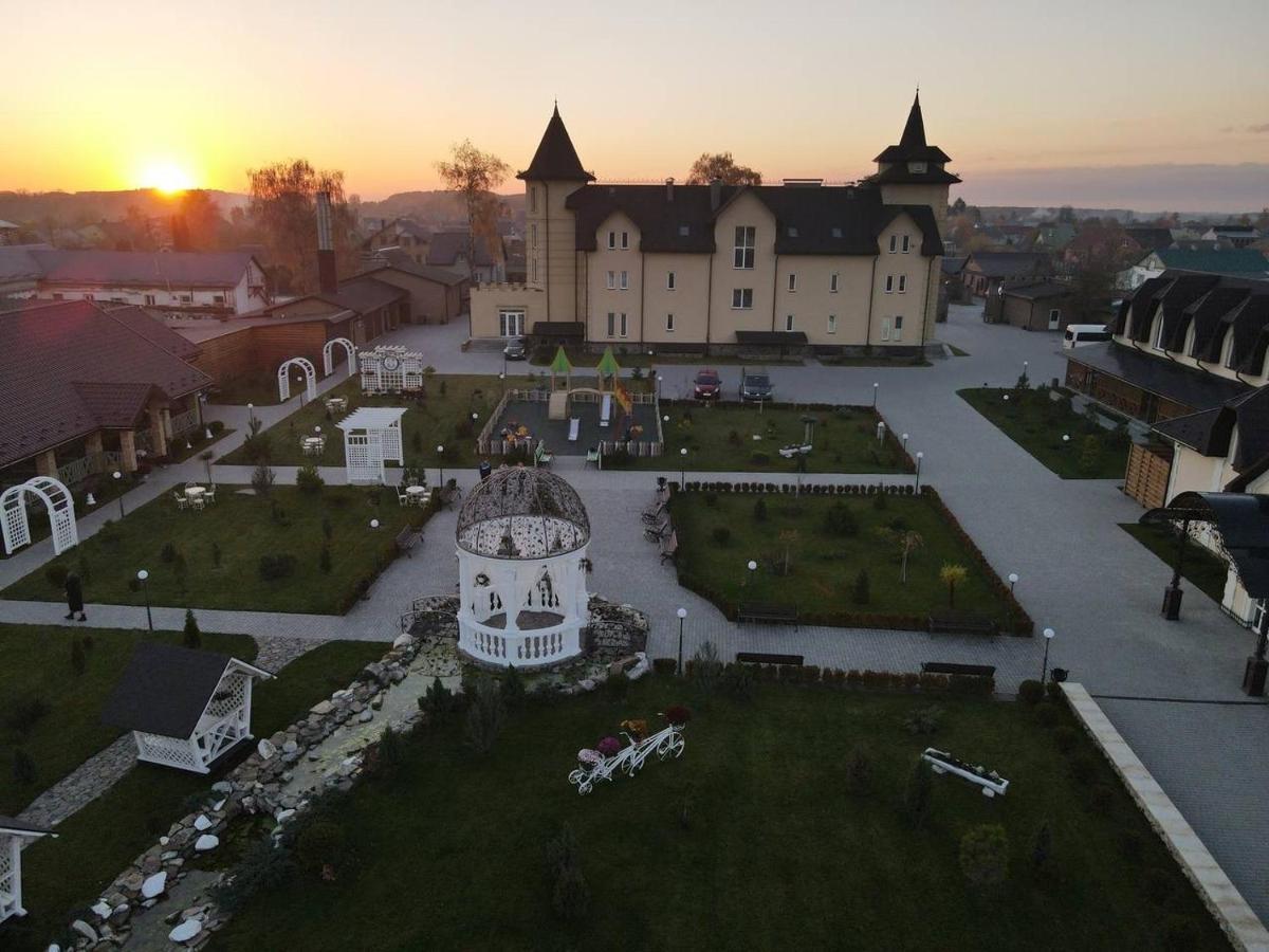 Готельно-Ресторанний Комплекс Прованс Парк Pochaiv Dış mekan fotoğraf
