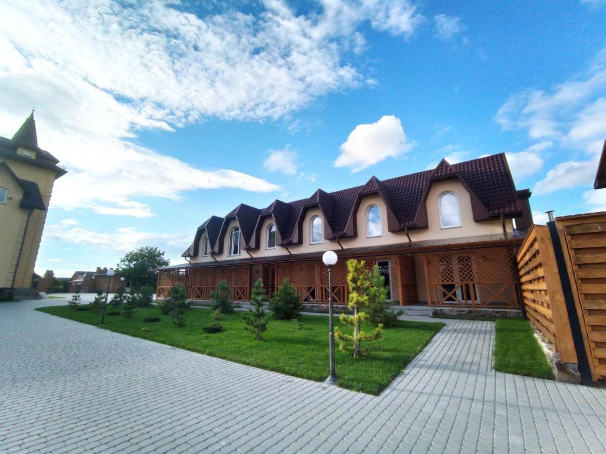 Готельно-Ресторанний Комплекс Прованс Парк Pochaiv Dış mekan fotoğraf