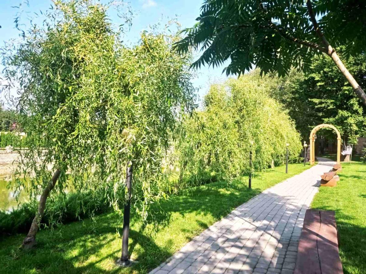 Готельно-Ресторанний Комплекс Прованс Парк Pochaiv Dış mekan fotoğraf